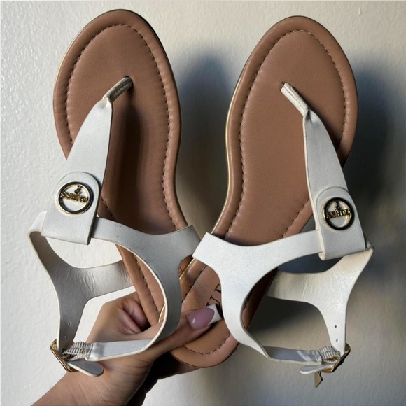 Guess White and Tan Sandals - Picture 1 of 4